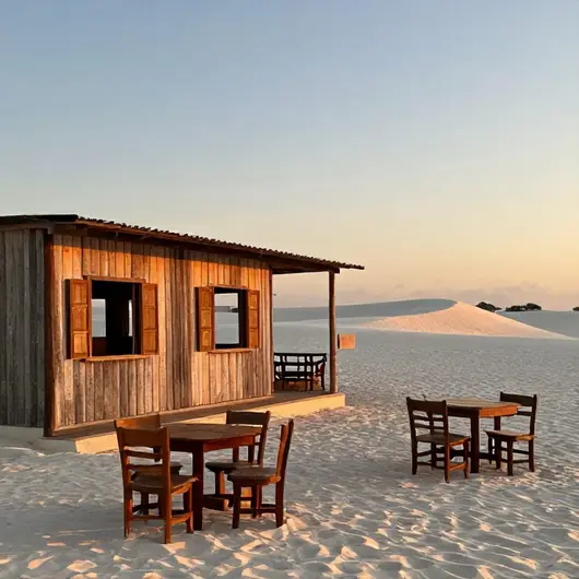 Bambaê Bar: Um Refúgio à Beira das Dunas Bambaê Bar: Um Refúgio à Beira das Dunas